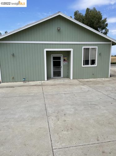 233 Menzel Rd, Hollister CA  95023-9745 exterior