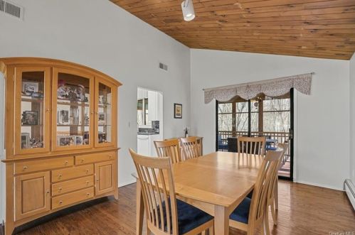 6 Mayer Dr, Airmont NY  10901-3807 exterior