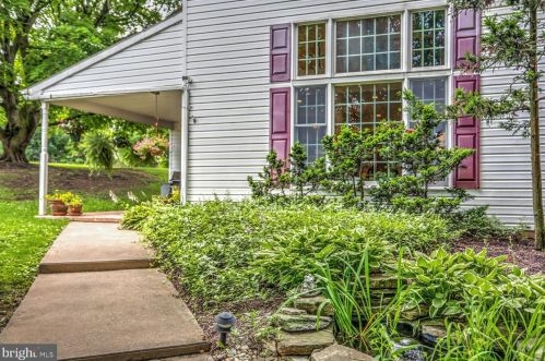 210 Hoernerstown Rd, Hummelstown PA  17036-9503 exterior