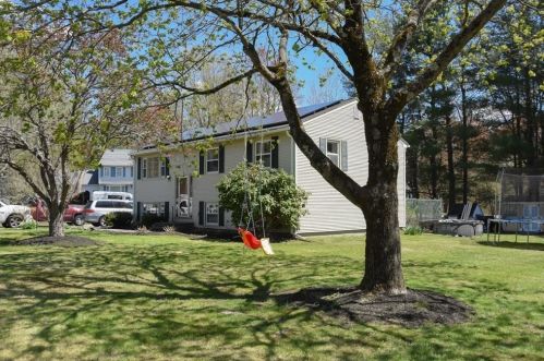 11 Village St, Medway, MA 02053-1019