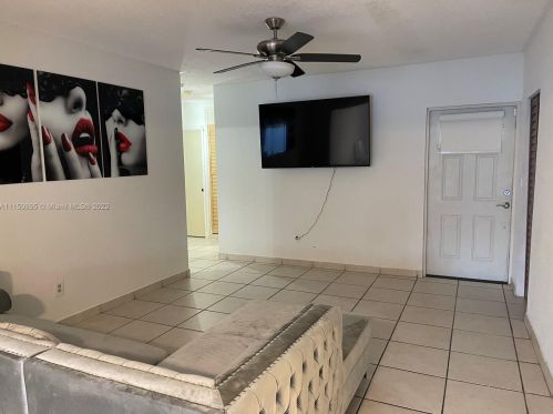 6265 111th Ter, Hialeah FL  33012-2354 exterior