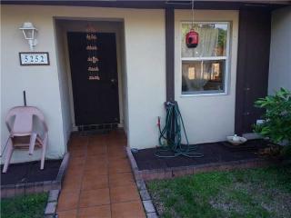 5252 139th Pl, Miami, FL 33175-5195