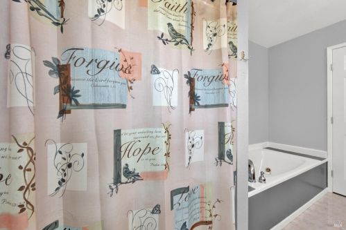 206 Donegal Ct, Vacaville CA  95688-9217 exterior