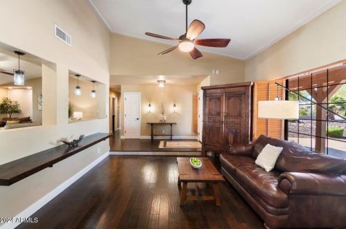 5213 Soft Wind Dr, Glendale, AZ 85310-3714