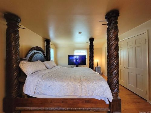 1 Starhaven Ave, Middletown NY  10940-4617 exterior