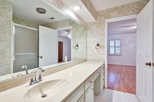 5662 Vega Dr, Fort Worth TX  76133-2962 exterior