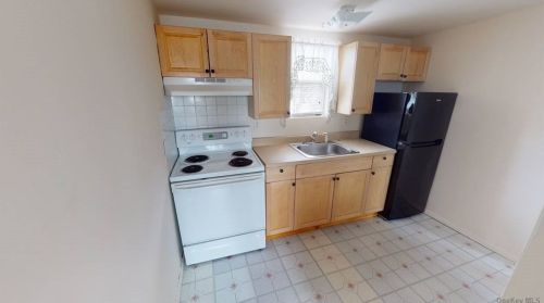 14 Smith St, South Setauket NY  11720-3859 exterior