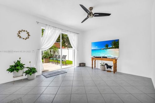 15042 20th St, Hollywood FL  33027-4363 exterior