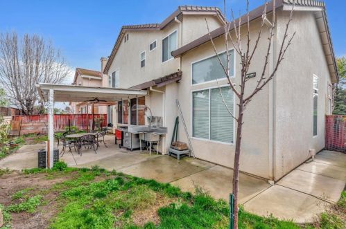 750 Joshua Dr, Hollister CA  95023-5671 exterior