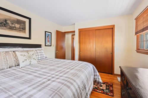 5353 Lakeview Dr, Greendale WI 53129-1930 exterior