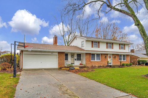 1055 Champagne Dr, Marion, OH 43302-6626