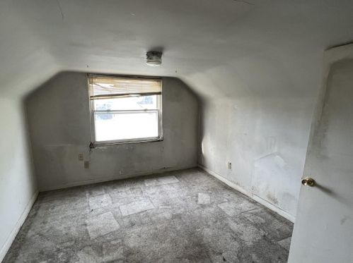 14 Vivian Dr, Florence KY  41042-9742 exterior