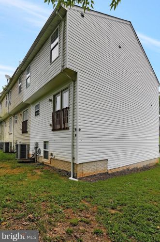 212 Ann St, Charles Town WV  25414-1604 exterior