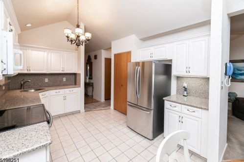 92 Canada Goose Dr, Hackettstown NJ  07840-3135 exterior