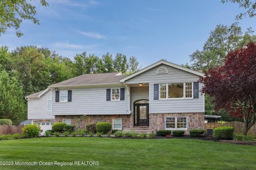 34 Barbara Ter, Middletown, NJ 07748-1247