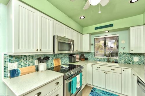 6056 Huntington Woods Dr, Naples, FL 34112-2915