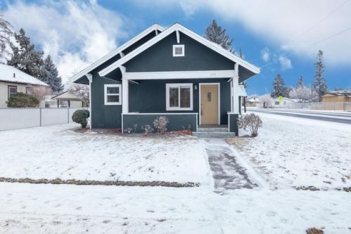 203 8th St, Eagle Crest, OR 97756-1729
