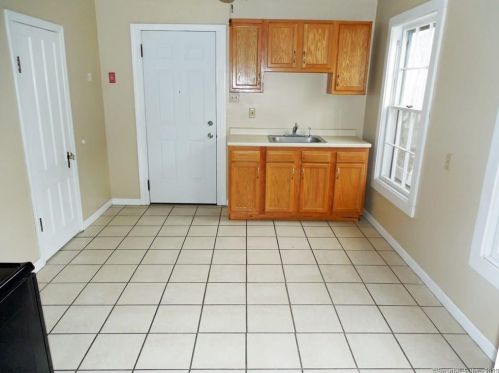 26 Waterville St, Waterbury CT  06710-1853 exterior