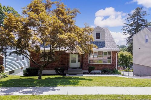 11 Orchard Pkwy, White Plains, NY 10606-2801