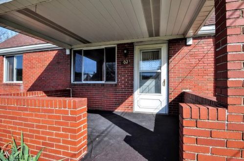 302 Sceneridge Rd, Mckeesport, PA 15133-2222