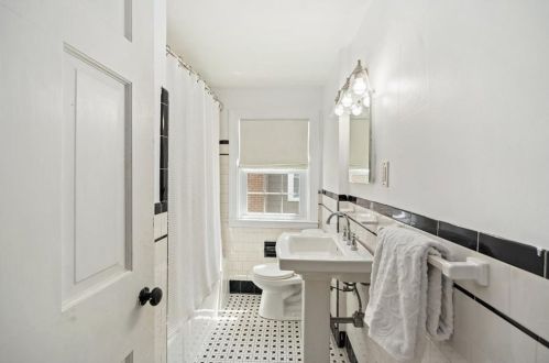 40 Elmcroft Ave, Providence RI 02908-2727 exterior