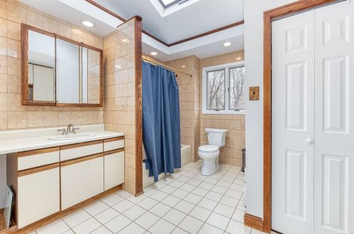 17 Harbor Oaks Dr, San Remo NY  11754-1012 exterior