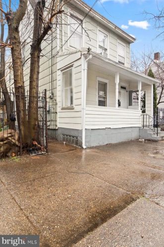 421 Genesee St, Trenton, NJ 08611-2005