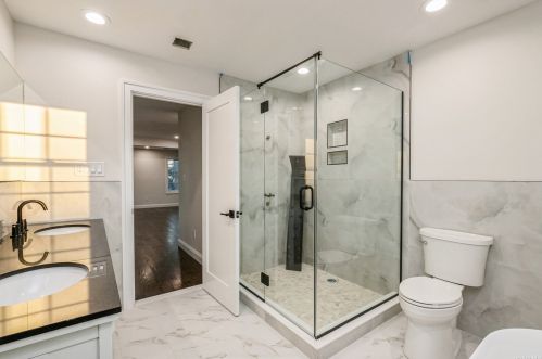 57 Bobwhite Ln, Hicksville NY  11801-4520 exterior