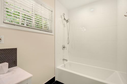 1657 Edgewood Dr, Palo Alto CA  94303-2821 exterior