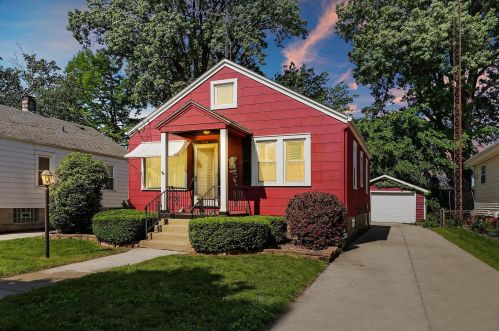 7718 10 Ave, Kenosha WI 53143-6047 exterior