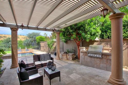 1000 Souza Dr, Folsom CA  95762-7550 exterior