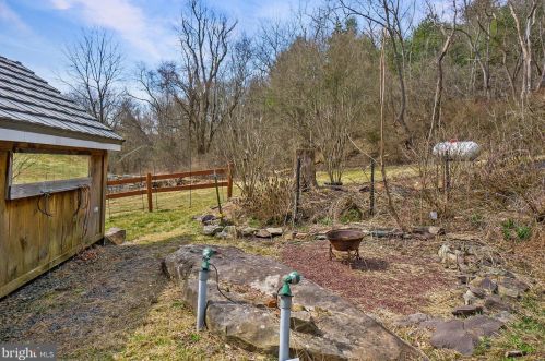 2695 Hemlock Dr, Palmerton PA  18071-9408 exterior