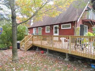 123 Greenwood Rd, Wurtsboro, NY 12790-7008