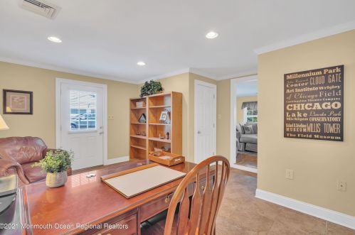 33 Pelican Rd, Middletown NJ  07748-3237 exterior