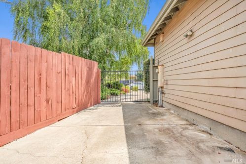 4084 Marcas St, Pinole CA  94564-1026 exterior