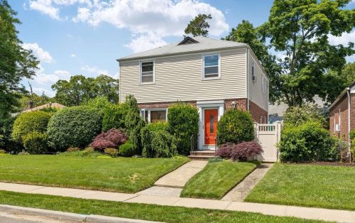 61 Hathaway Ave, Floral Park, NY 11003-2045