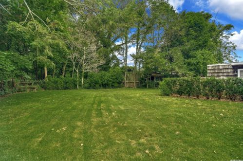 11 Ruby Ln, Huntington Station NY  11746-4518 exterior