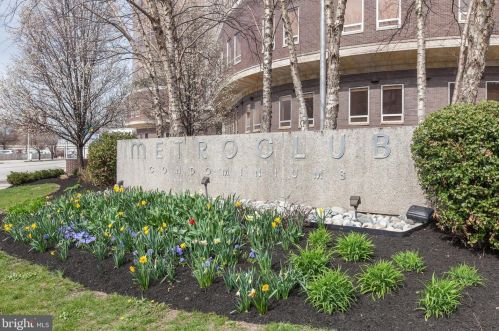 201 8th St, Philadelphia PA  19106-3519 exterior