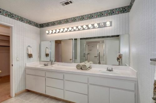 924 Cross St, Woodland CA  95695-4128 exterior