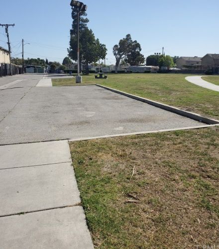 1721 Alhambra Ave, Compton CA 90221-1120 exterior