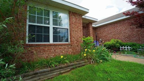 6400 Hillside St, Bentonville, AR 72712-8749