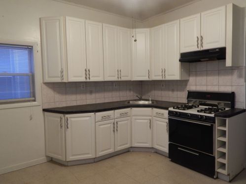 644 Avenue C, Bayonne, NJ 07002-3815