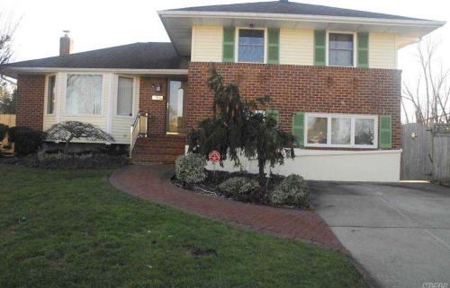 217 Bertram Pl, Bethpage, NY 11714-4201