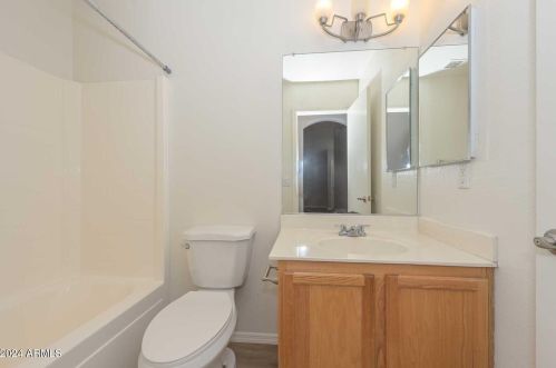 6620 Whispering Wind Dr, Glendale AZ  85310-3465 exterior