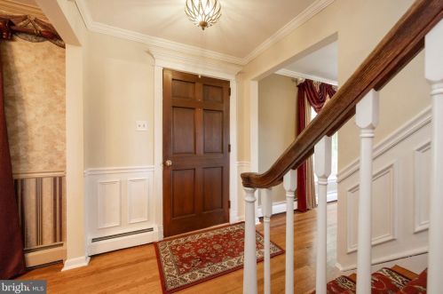 871 Chester Dr, Pottstown PA 19465-7518 exterior