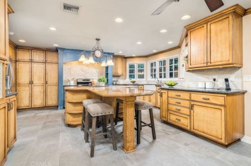 1022 Oak Canyon Ln, Glendora CA  91741-2256 exterior