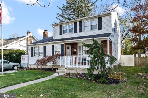 6910 Walnut Ave, Camden, NJ 08109-2735