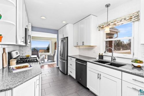 801 Skyline Pkwy, Duluth MN  55805-1149 exterior