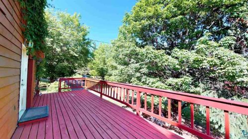 136 9th St, Lutsen, MN 55604-3200