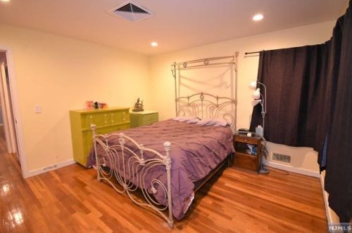 26 Elmwood Ter, Elmwood Park NJ  07407-1729 exterior